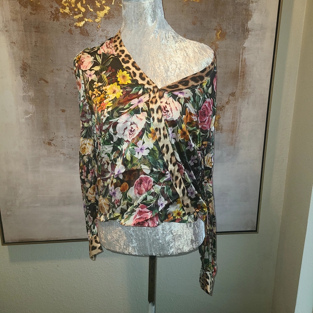 GENERATION LOVE / WOMEN /TOPS / BLOUSESGENERATIONLOVEKENZIE WRAP TOP - FLORA - Picture 6 of 10